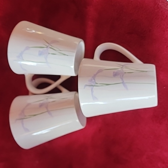 ☆Set of 3 Corelle Coordinates Stoneware. Shadow Iris Design. Coffee/Tea Mugs.☆ - Picture 4 of 9